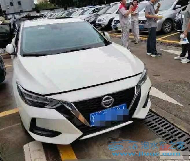22年日產(chǎn)軒逸泡水車